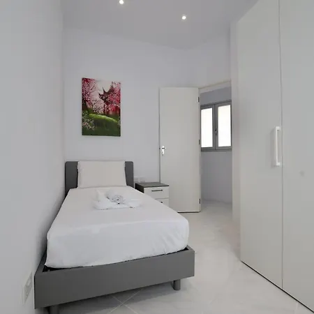 דירה Brand New 3 Bed *